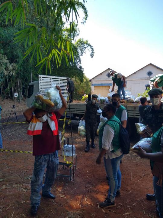 Foto 11 de 14 — AGORA: Distribuição de alimentos começa na Ceagesp para reduzir filas
